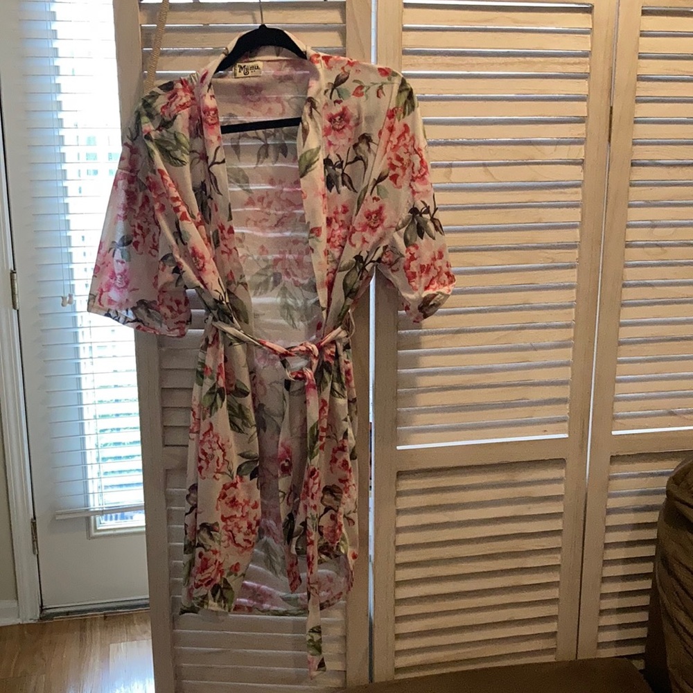 One size robe.